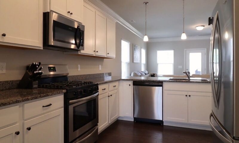 prikaz male kuhinje sa l rasporedom elemenata